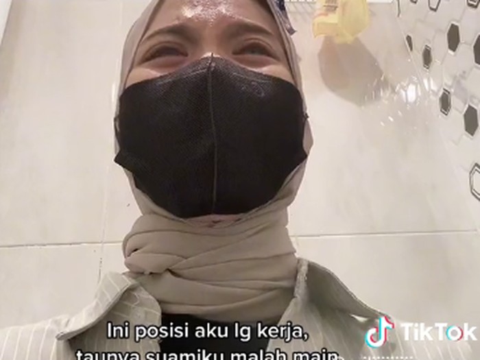 Beredar viral video seorang istri yang mengungkapkan suaminya selingkuh.