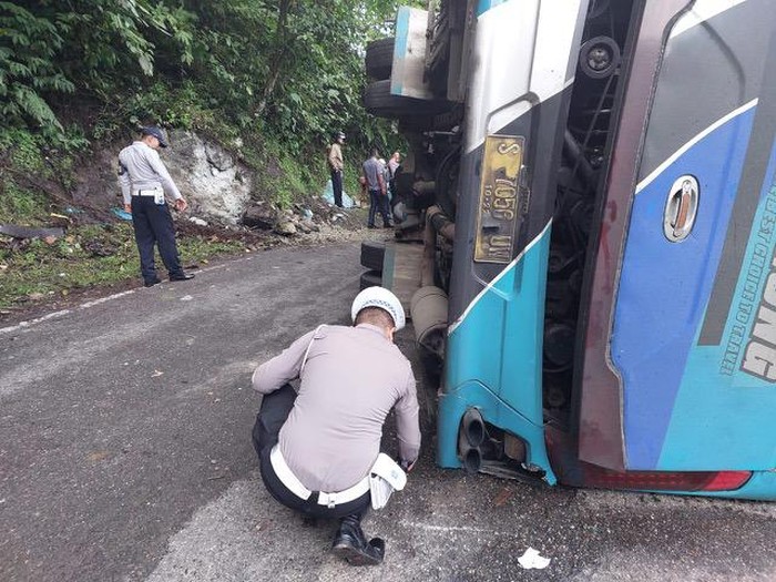 Bus rombongan Unri yang kecelakaan di Padang Panjang, Sumbar (Foto: Istimewa)
