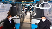 Kereta ini dilengkapi dengan berbagai sensor optik, sehingga memungkinkan kereta berjalan mengikuti rute yang telah ditentukan.