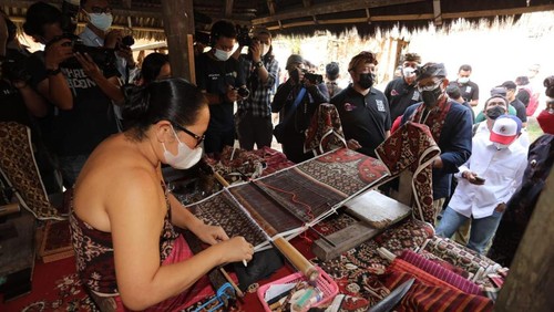 Kain Gringsing, Desa Tenganan Bali.