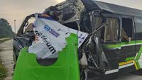 2 Orang Tewas-4 Luka Berat Dalam Kecelakaan Minibus Di Tol Rangkasbitung