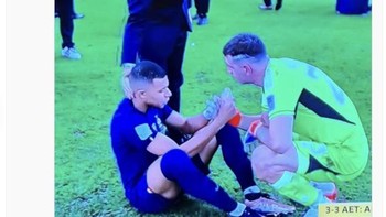 Salah satu yang dipuji Emi Martinez menyemangati Mbappe. Foto: Twitter