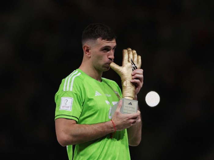 LUSAIL CITY, QATAR - DECEMBER 18: Emiliano Martinez of Argentina poses for a photo with the adidas Golden Glove trophy during the award ceremony following the FIFA World Cup Qatar 2022 Final match between Argentina and France at Lusail Stadium on December 18, 2022 in Lusail City, Qatar. (Photo by Clive Brunskill/Getty Images)