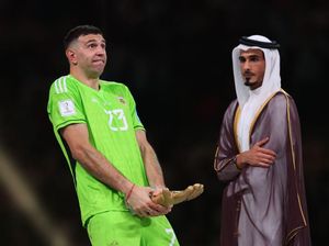Kekesalan Berujung Selebrasi Mesum Emiliano Martinez