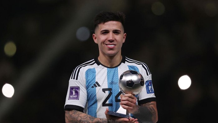 LUSAIL CITY, QATAR - DECEMBER 18: Enzo Fernandez of Argentina poses for a photo with the FIFA Young Player award during the FIFA World Cup Qatar 2022 Final match between Argentina and France at Lusail Stadium on December 18, 2022 in Lusail City, Qatar. (Photo by Julian Finney/Getty Images)