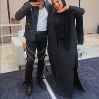 Pada penutupan Piala Dunia 2022 yang dimenangkan Argentina ini, Aisha tampil bernyanyi bersama musisi Amerika Trinidad Cardona. Foto: Dok. Instagram @aishaofcl.