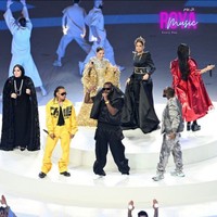 Pada pesta penutupan pembukaan Piala Dunia 2022, Aisha tampil bersama superstar Hollywood Nora Fatehi, yang membawakan lagu Light The Sky. Ada juga penyanyi Arab Saudi Balqees, Rahma Riad dan Manal. Foto: Dok. Instagram @royamusic.