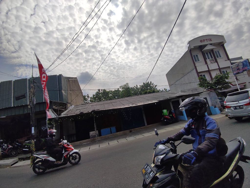 Galian got rawan celaka Jl Setiabudi, Pamulang Timur. (Mulya Prasetyo warga Pamulang Timur/Repro: Mindra Purnomo /Tim Infografis detikcom)