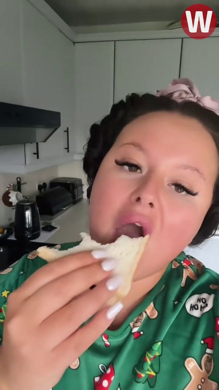 Gegara Konten Makan Sehari-hari, Wanita Gemuk Ini Jadi Seleb TikTok