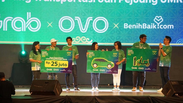Grab Beri Apresiasi Mitra, Pekerja Transportasi dan Pelaku UMKM Hari Mitra Grab digelar di Yogyakarta, Minggu (11/12). Acara ini memberikan apresiasi kepada mitra, pekerja transportasi dan pelaku UMKM.
