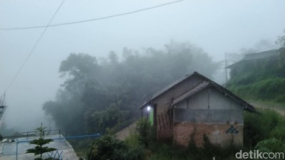 Menengok Hari Tanpa Matahari di Dusun Jotang Majalengka