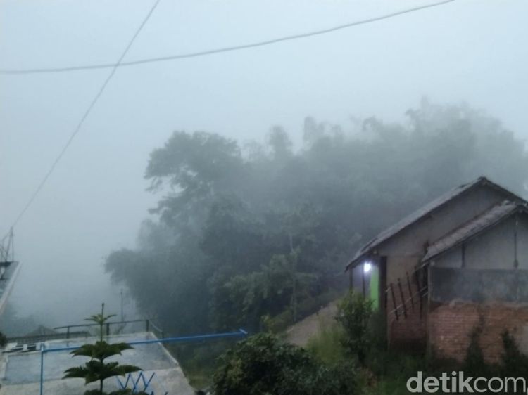 Menengok Hari Tanpa Matahari di Dusun Jotang Majalengka
