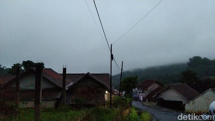 Hari Tanpa Matahari di Desa Jotang Majalengka. Hari Tanpa Matahari di Desa Jotang Majalengka.