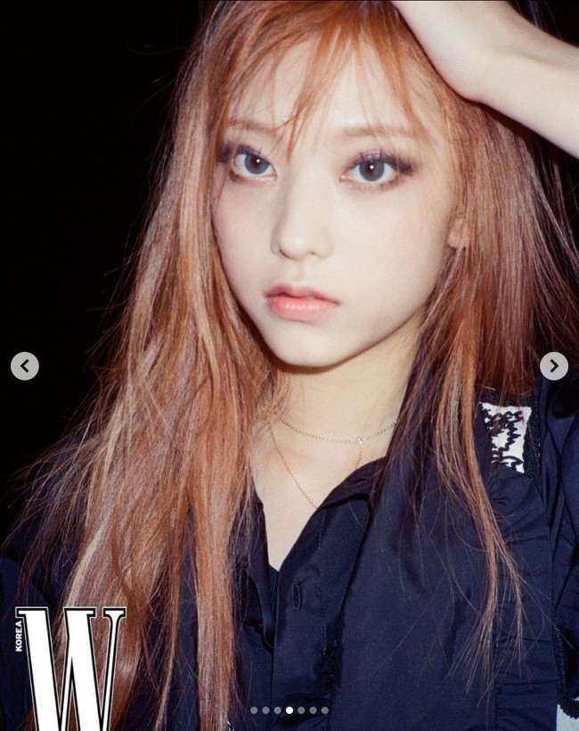 Haerin NewJeans punya bentuk mata menyerupai kucing yang memikat. Kemampuan dance-nya juga jadi perbincangan saat tampil di acara penghargaan musik akhir tahun. Foto: Instagram