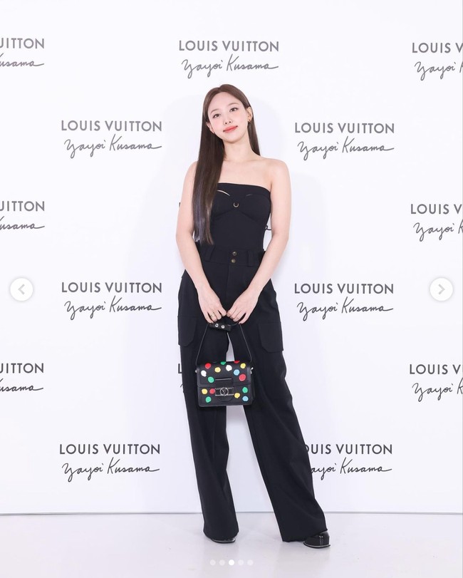 Nayeon, menjadi satu-satunya personel TWICE yang masuk deretan idol KPop wanita terpopuler bulan ini di urutan 10 besar. Pelantun POP itu tampil memukau saat menghadiri acara peluncuran koleksi Louis Vuitton dan Yayoi Kusama di Jepang baru-baru ini. Foto: Instagram
