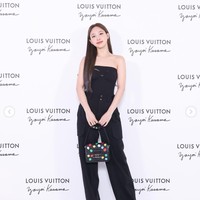 Nayeon, menjadi satu-satunya personel TWICE yang masuk deretan idol KPop wanita terpopuler bulan ini di urutan 10 besar. Pelantun POP itu tampil memukau saat menghadiri acara peluncuran koleksi Louis Vuitton dan Yayoi Kusama di Jepang baru-baru ini. Foto: Instagram