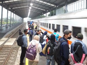 7 Kereta Jarak Jauh Layani Penumpang di St Jatinegara dan Karawang Saat Nataru