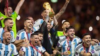 Argentina menjadi juara Piala Dunia 2022. Selain piala, Argentina juga berhak membawa pulang uang hadiah sebesar US$ 42 juta (Rp 655,2 miliar). Simon Bruty/Anychance/Getty Images
