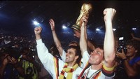 Jerman Barat menjadi juara Piala Dunia 1990. Selain piala, Jerman Barat juga berhak membawa uang hadiah sebesar US$ 3,5 juta (Rp 54,6 miliar). Lutz Bongarts/Bongarts/Getty Images