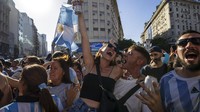 Selain nilai tukar dan inflasi, jumlah utang Argentina juga berada pada tingkatan yang tinggi. Rasio utang terhadap produk domestik bruto (PDB) di Argentina sempat mencapai 80,5 persen pada 2021. Pada tahun yang sama, rasio utang Indonesia hanya 35 persen terhadap PDB. (AP Photo/Rodrigo Abd)