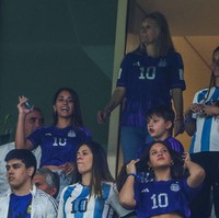 Antonela juga membawa ketiga putranya dengan Messi untuk menonton laga final Piala Dunia 2022 antara Argentina vs Prancis. Ketiga anak Messi, Mateo, Ciro dan Thiago hadir di Stadion Lusail, Doha, tempat final Piala Dunia 2022 berlangsung. Foto: Dok. Getty Images, AFP, Instagram