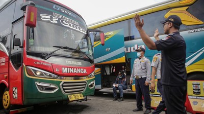 Jelang Nataru, Bus di Terminal Kalideres Diperiksa Kelaikannya