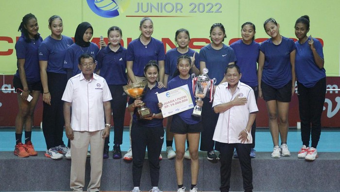 Kejuaraan Nasional Voli Junior 2022 telah rampung digelar. Jawa Timur menjadi juara dari kategori tim putra, sementara Jawa Barat kantongi gelar tim putri.