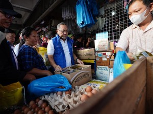 Tinjau Pasar di Batam, Zulhas Pastikan Stok Bapok Jelang Nataru Aman