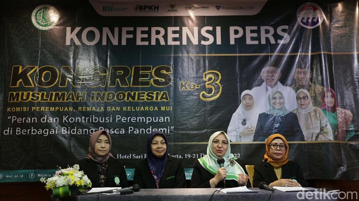 Kongres Muslimah Bahas Peran Perempuam di Ranah Politik Kongres Muslimah Indonesia (KMI) ketiga akan yang digelar di Hotel Sari Pacific, Jakarta. Kongres Muslimah akan membahas peran perempuan di ranah politik.