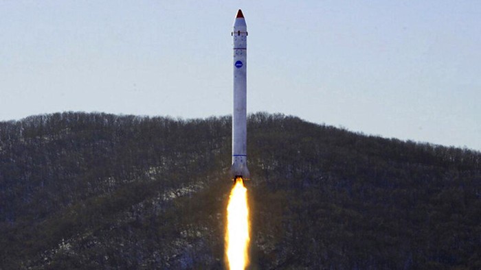 Otoritas Pengembangan Dirgantara Nasional Korut (NADA) telah melakukan uji coba di stasiun peluncuran satelit Sohae untuk mengkaji kemampuan pencitraan satelit, transmisi data dan sistem kendali darat.