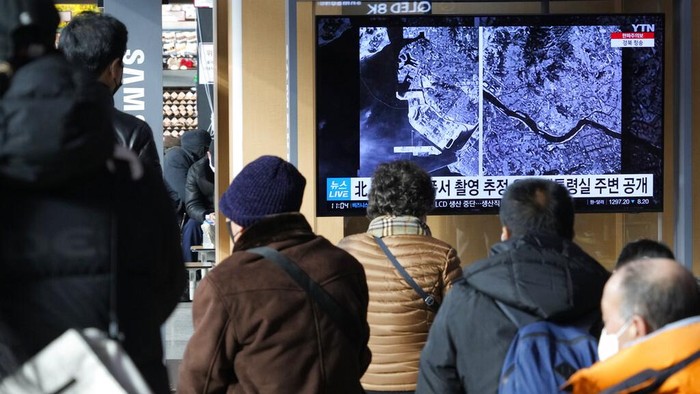 Korut Uji Coba Satelit Mata-mata Otoritas Pengembangan Dirgantara Nasional Korut (NADA) telah melakukan uji coba di stasiun peluncuran satelit Sohae untuk mengkaji kemampuan pencitraan satelit, transmisi data dan sistem kendali darat.