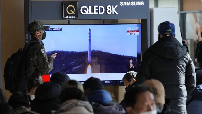 Korut Uji Coba Satelit Mata-mata Otoritas Pengembangan Dirgantara Nasional Korut (NADA) telah melakukan uji coba di stasiun peluncuran satelit Sohae untuk mengkaji kemampuan pencitraan satelit, transmisi data dan sistem kendali darat.