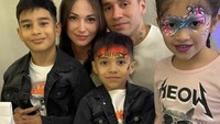 Bersama anggota keluarga dan kerabatnya, Gonzalo ini cukup sering menghabiskan waktu di acara makan-makan bersama orang terkasih. Foto: Instagram