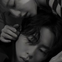 Dalam sesi wawancara, Go Yoon Jung mengungkap perasaannya setelah dipasangkan dengan Lee Jae Wook. Sang aktris tak menyangka akan melihat sisinya yang menggemaskan dan penuh aegyo. Foto: dok. Elle Korea