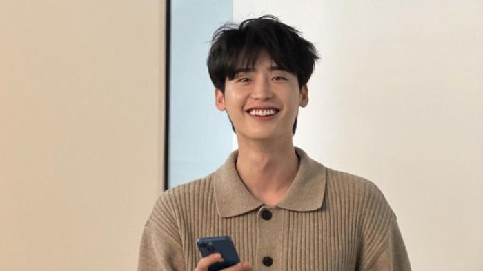 Diet ini dilakukan Lee Jong Suk setiap kali akan pemotretan atau mempersiapkan drama atau film terbarunya. Meski melakukan diet ketat, aktor tersebut berusaha tetap menjaga gizinya.