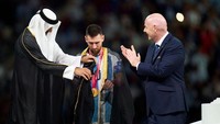 LUSAIL CITY, QATAR - DECEMBER 18: Lionel Messi of Argentina is presented with their FIFA World Cup Qatar 2022 trophy after the teams victory by Gianni Infantino, President of FIFA and Tamim bin Hamad Al Thani, Emir of Qatar, following the FIFA World Cup Qatar 2022 Final match between Argentina and France at Lusail Stadium on December 18, 2022 in Lusail City, Qatar. (Photo by Juan Luis Diaz/Quality Sport Images/Getty Images)