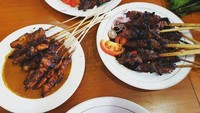Sate Kambing H. Giyo di Jatinegara juga tersohor lezat. Potongan daging kambingnya besar-besar, empuk, dan tidak prengus. Harganya sekitar Rp 66.000 per 5 tusuk. Foto: Istimewa