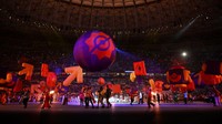 Upacara penutupan berlangsung meriah dengan penampilan banyak artis kelas dunia dan momen menarik lainnya. Shaun Botterill/FIFA/Getty Images  