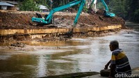 Normalisasi Ciliwung dianggarkan sebesar Rp 469 miliar oleh Pemprov DKI Jakarta. 