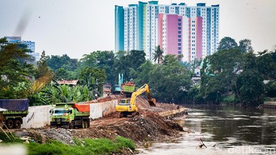 Menengok Progres Normalisasi Ciliwung di Cawang
