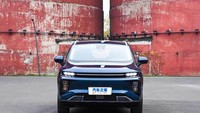 Kendaraan itu menggunakan motor listrik yang bisa menghasilkan tenaga 150 kW dan torsi 310 Nm. Sementara baterianya tersedia dua varian dengan jangkauan maksimum 380 km dan 470 km. Harganya mulai Rp 245 jutaan. Foto: Livan Auto