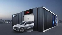 Dengan platform tersebut, baterai terpasang di bagian bawah mobil. Sehingga, saat dayanya habis, komponen daya tersebut bisa dengan mudah dilepas dan diganti yang baru. Teknologi itu mirip dengan swap battery yang selama ini diterapkan di kendaraan roda dua. Foto: Livan Auto.