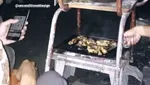 10 Gaya Nyeleneh Netizen Saat Bakar Makanan, Pakai Troli hingga Pagar
