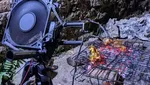 10 Gaya Nyeleneh Netizen Saat Bakar Makanan, Pakai Troli hingga Pagar