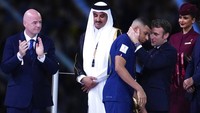 Meski gagal juara Piala Dunia 2022, Mbappe berhasil menyabet penghargaan sebagai top skor. AP Photo/Natacha Pisarenko.