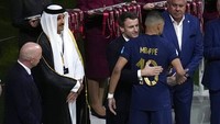 Seperti diketahui, Argentina mengunci juara Piala Dunia 2022 setelah mengalahkan Prancis lewat adu penalti. Argentina menang dengan skor 4-2. AP Photo/Christophe Ena.