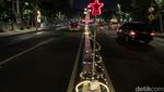 Gemerlap Ornamen Natal Hiasi Jalanan Kota Surabaya