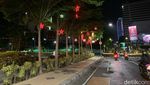 Gemerlap Ornamen Natal Hiasi Jalanan Kota Surabaya