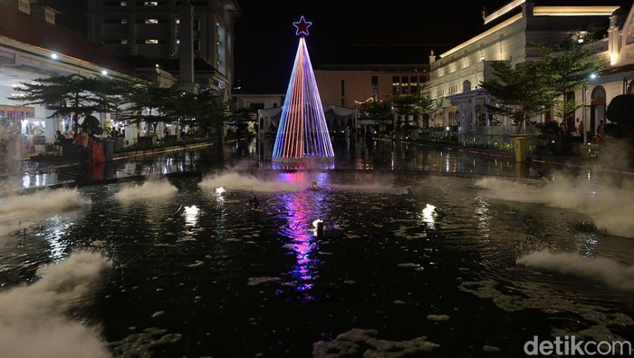 Ornamen natal di surabaya Ornamen natal di surabaya