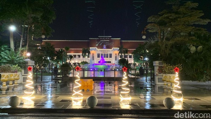 Ornamen natal di surabaya Ornamen natal di surabaya